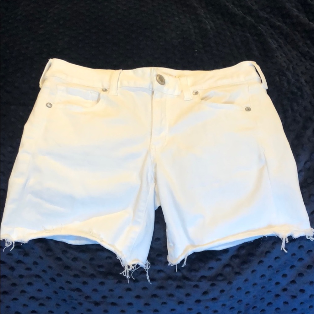 AEO white Midi short, size 6